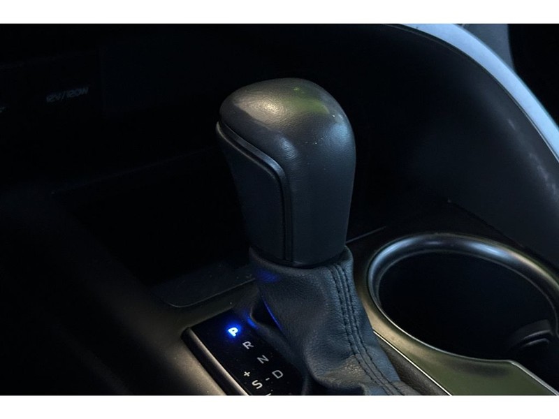Toyota Camry Vehicle Full-screen Gallery Image 22