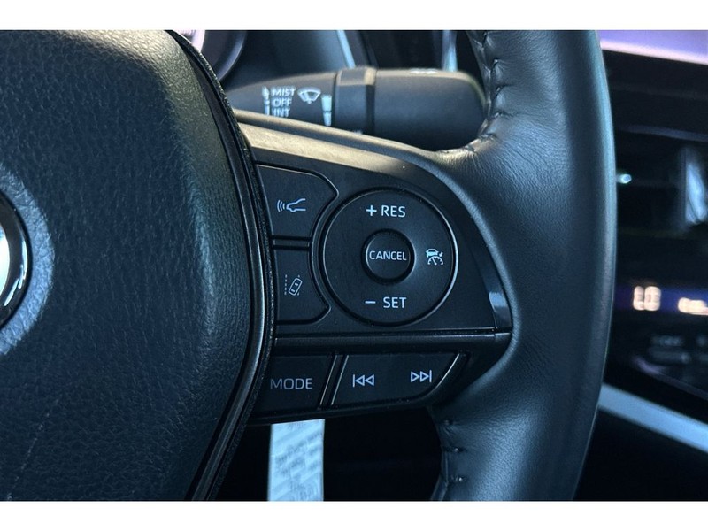 Toyota Camry Vehicle Full-screen Gallery Image 25