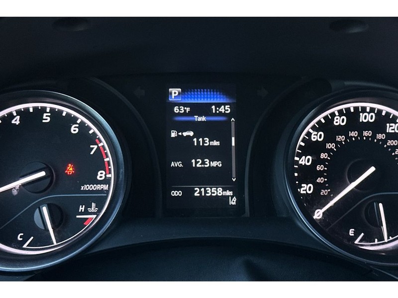 Toyota Camry Vehicle Full-screen Gallery Image 26