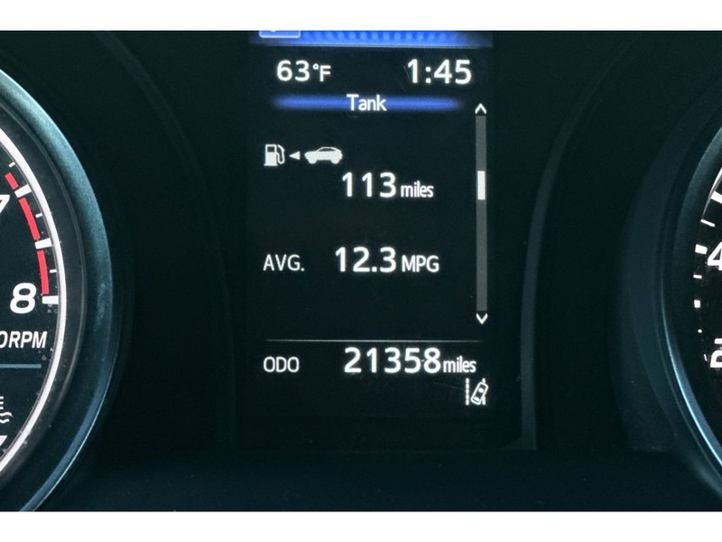 Toyota Camry Vehicle Full-screen Gallery Image 27