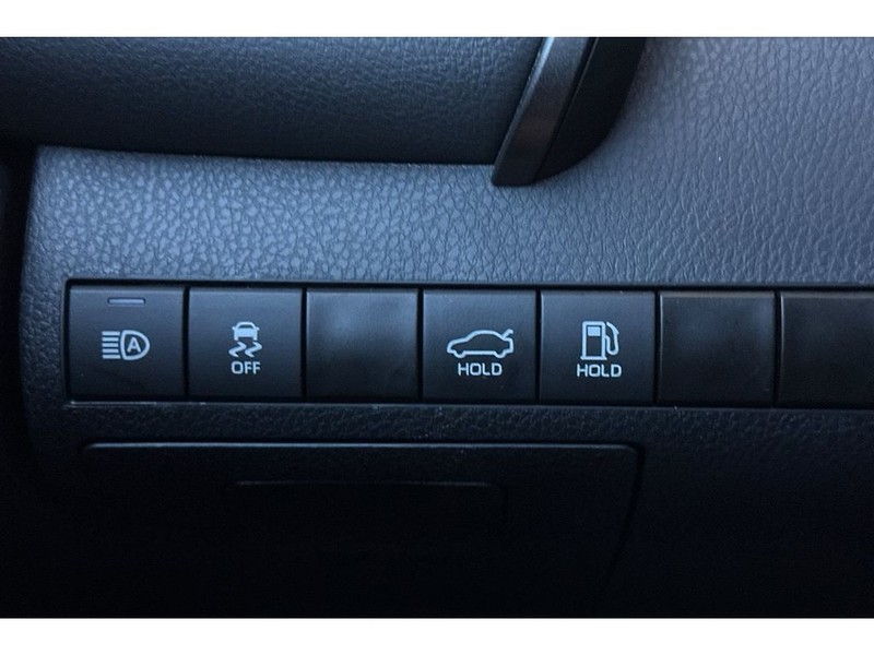 Toyota Camry Vehicle Full-screen Gallery Image 28
