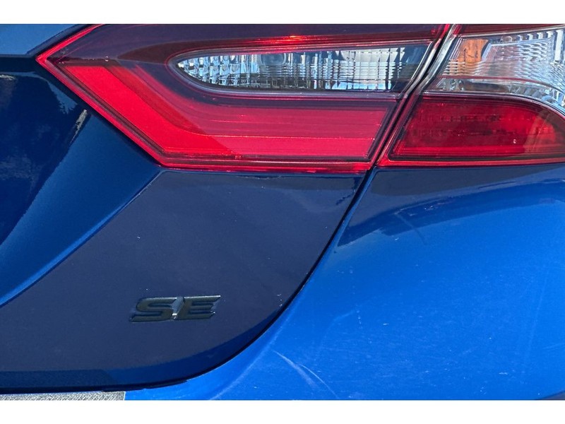 Toyota Camry Vehicle Full-screen Gallery Image 30