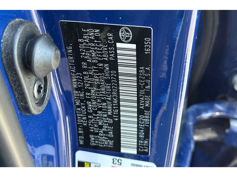 Toyota Camry Vehicle Full-screen Gallery Image 31