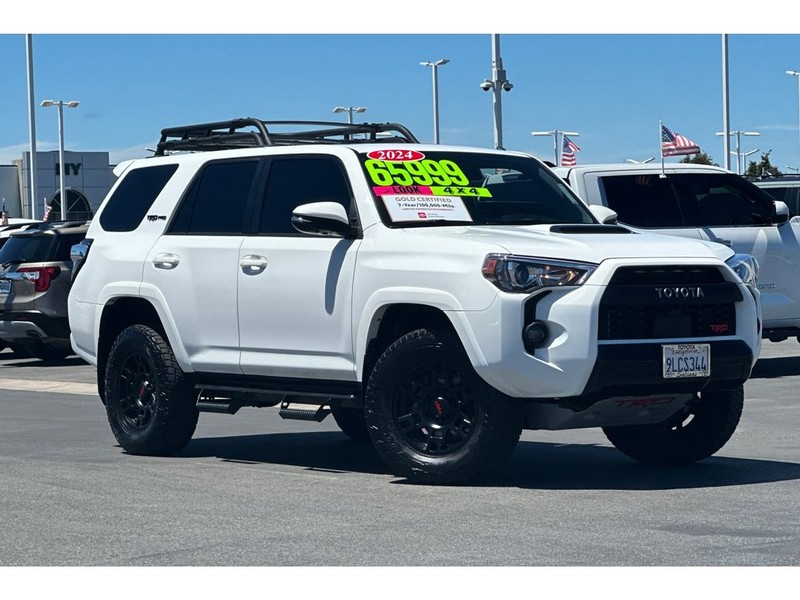 Toyota 4Runner Vehicle Full-screen Gallery Image 02