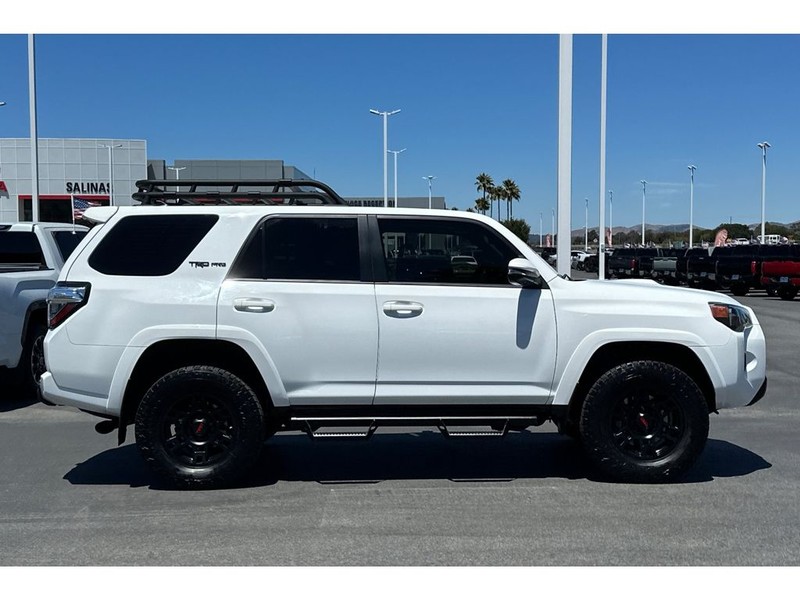 Toyota 4Runner Vehicle Full-screen Gallery Image 03