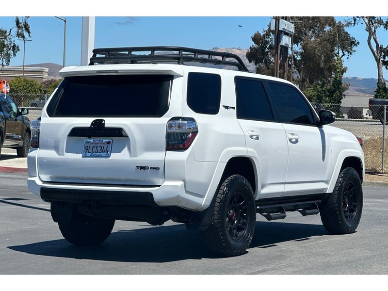 Toyota 4Runner Vehicle Full-screen Gallery Image 04