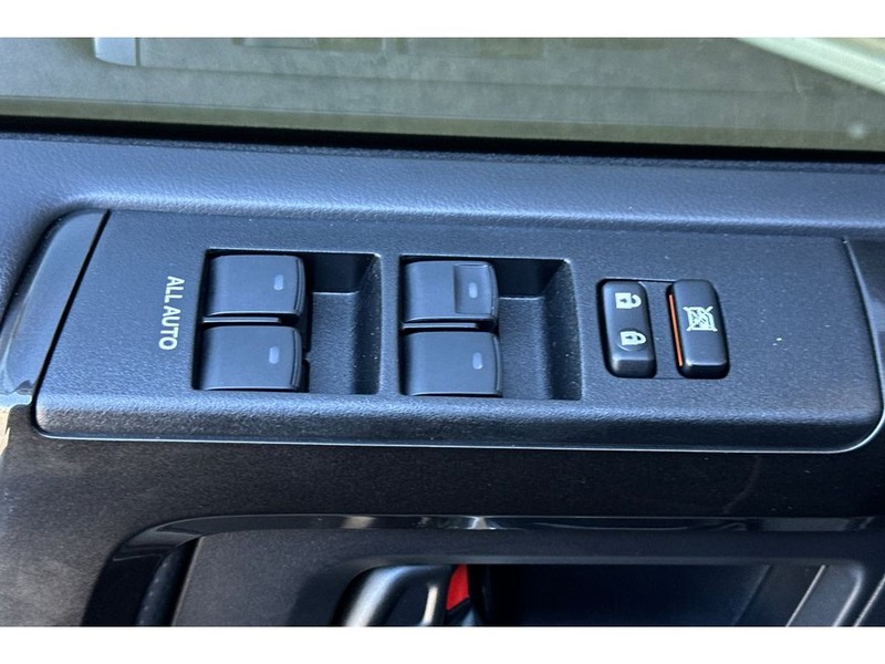 Toyota 4Runner Vehicle Full-screen Gallery Image 12