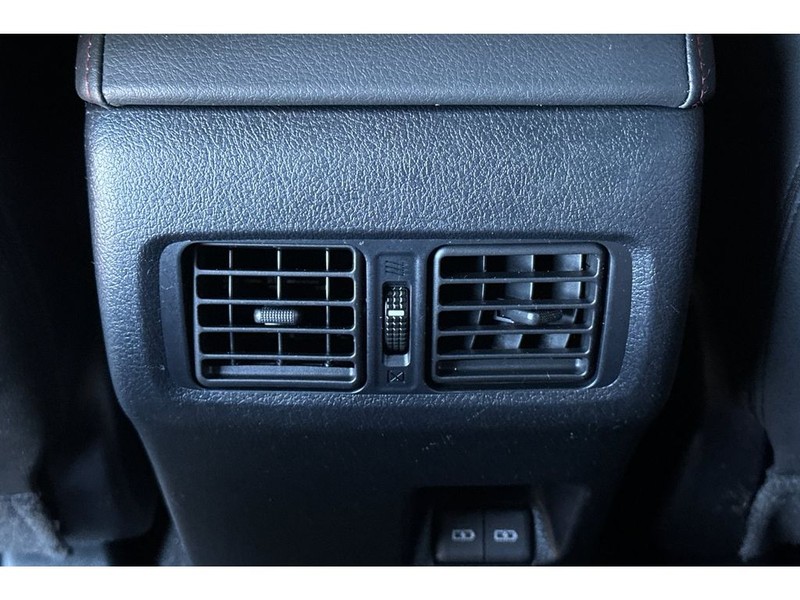 Toyota 4Runner Vehicle Full-screen Gallery Image 14