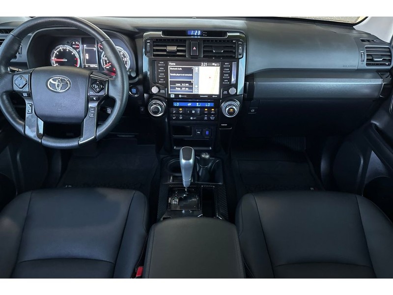 Toyota 4Runner Vehicle Full-screen Gallery Image 15