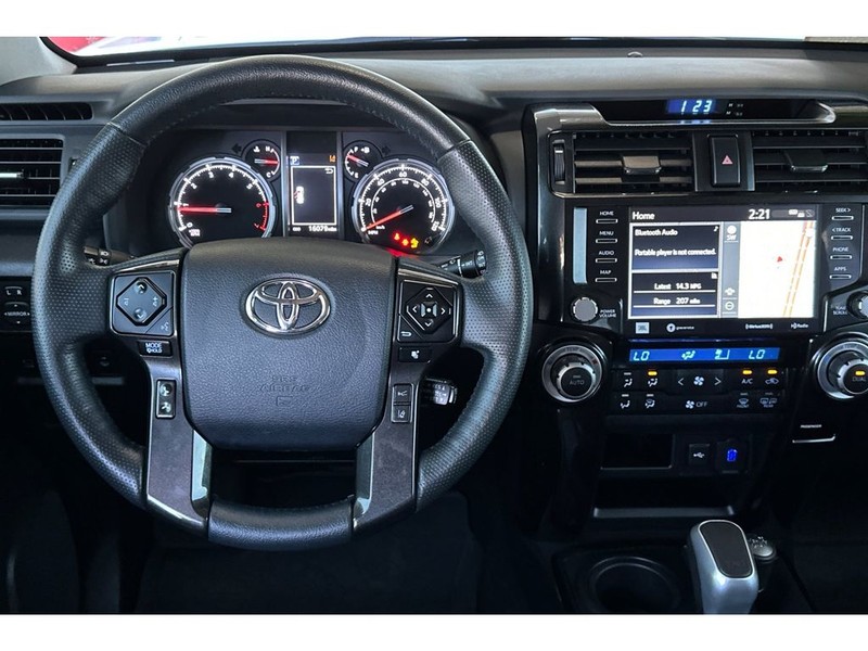 Toyota 4Runner Vehicle Full-screen Gallery Image 16