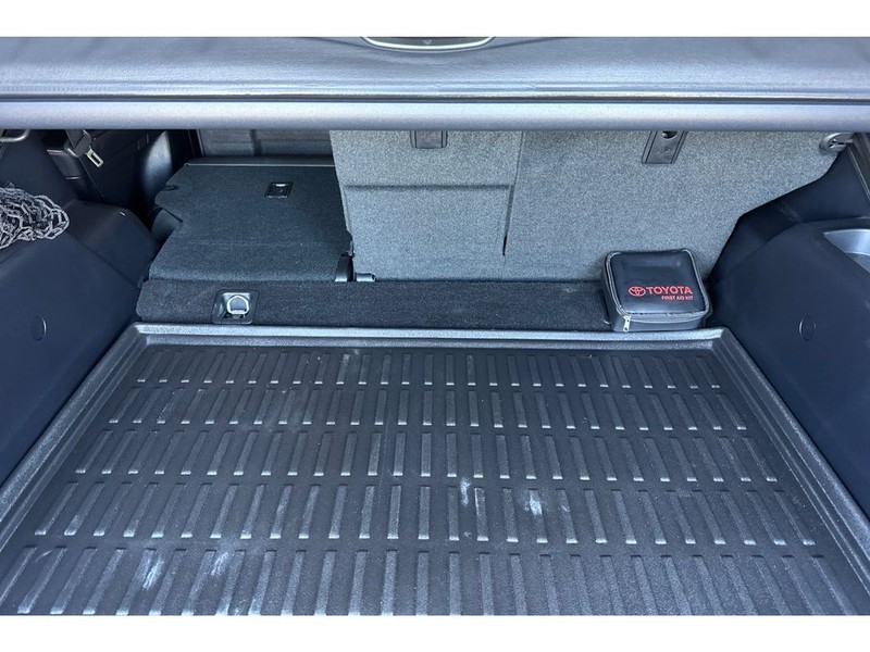 Toyota 4Runner Vehicle Full-screen Gallery Image 17