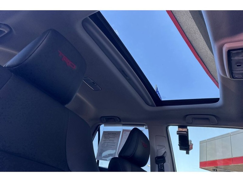 Toyota 4Runner Vehicle Full-screen Gallery Image 19