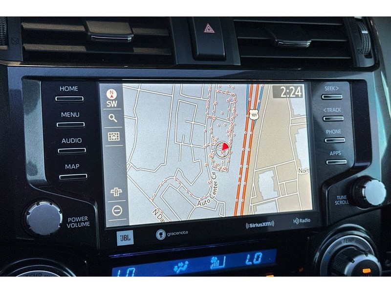 Toyota 4Runner Vehicle Full-screen Gallery Image 22