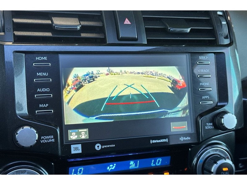 Toyota 4Runner Vehicle Full-screen Gallery Image 23