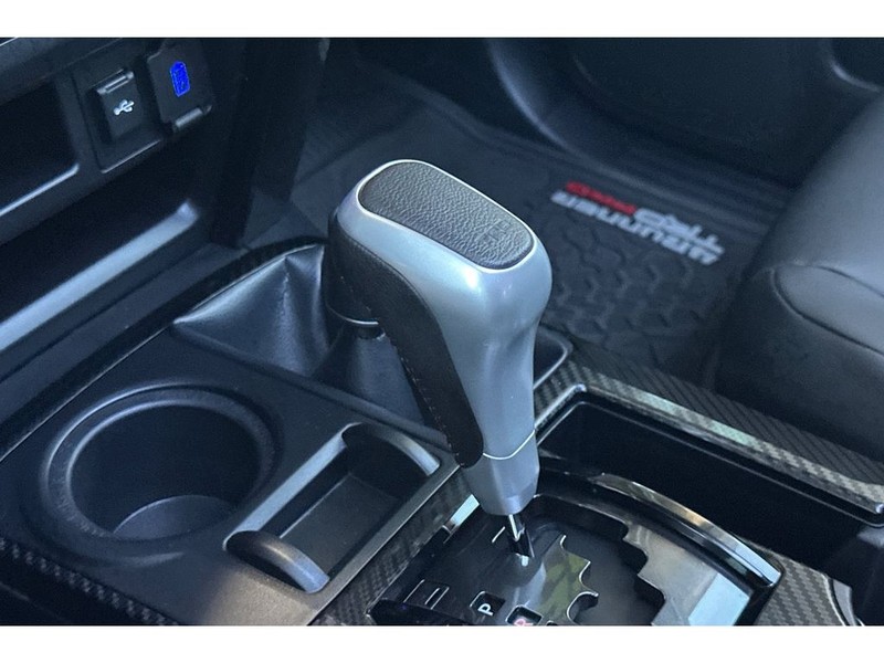 Toyota 4Runner Vehicle Full-screen Gallery Image 25