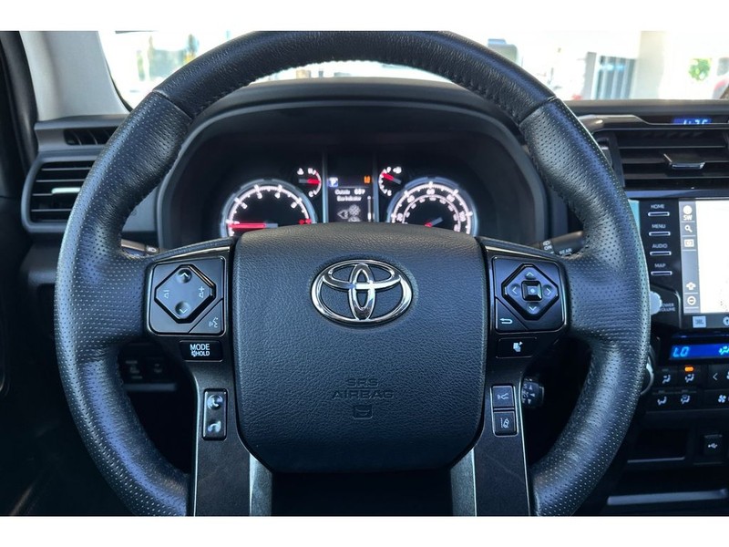 Toyota 4Runner Vehicle Full-screen Gallery Image 27