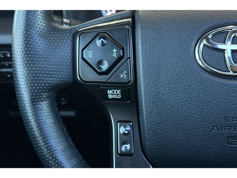 Toyota 4Runner Vehicle Full-screen Gallery Image 28