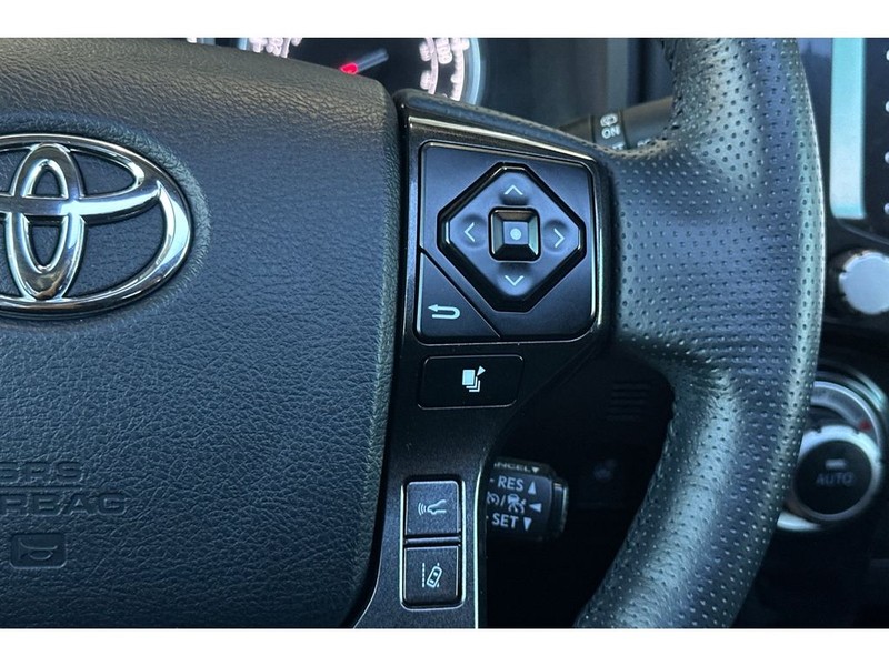 Toyota 4Runner Vehicle Full-screen Gallery Image 29