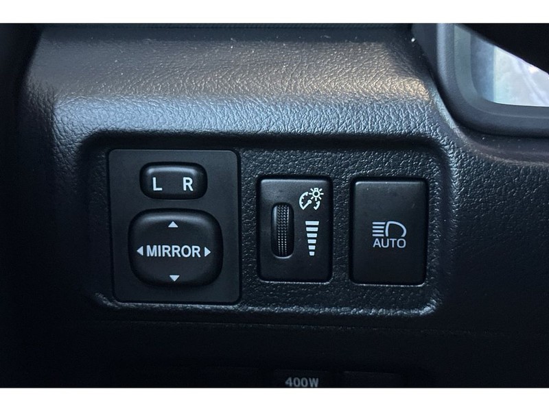 Toyota 4Runner Vehicle Full-screen Gallery Image 32