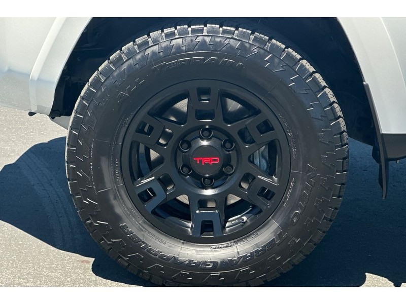 Toyota 4Runner Vehicle Full-screen Gallery Image 33