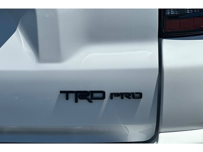 Toyota 4Runner Vehicle Full-screen Gallery Image 34