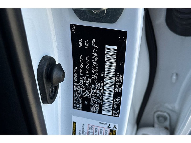 Toyota 4Runner Vehicle Full-screen Gallery Image 35