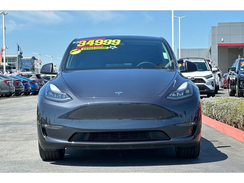Tesla Model Y Vehicle Full-screen Gallery Image 09