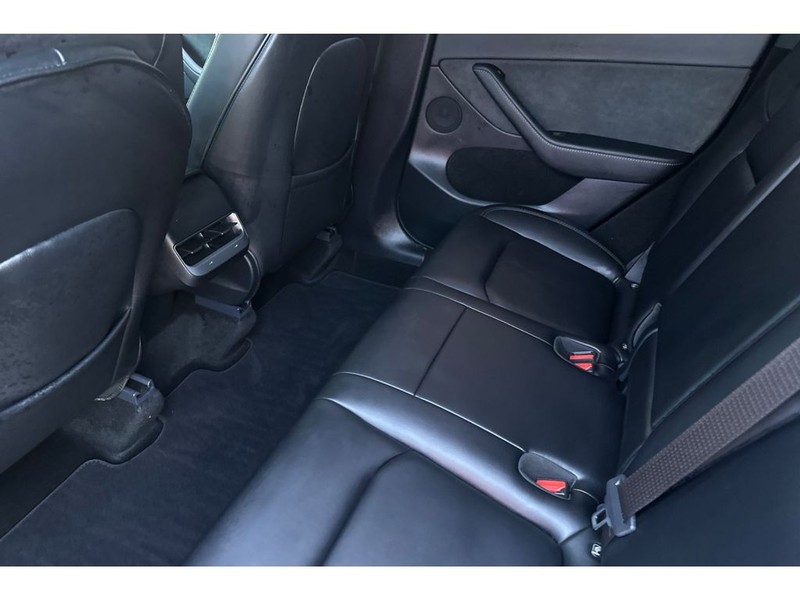 Tesla Model Y Vehicle Full-screen Gallery Image 13