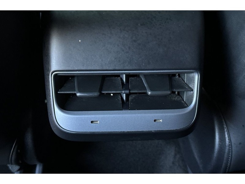 Tesla Model Y Vehicle Full-screen Gallery Image 14