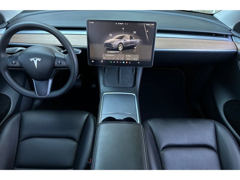 Tesla Model Y Vehicle Full-screen Gallery Image 15