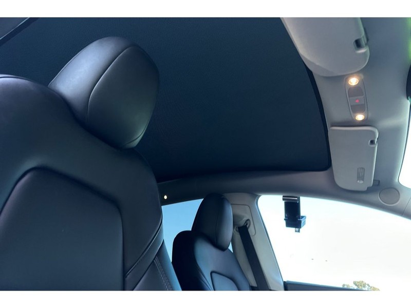 Tesla Model Y Vehicle Full-screen Gallery Image 19