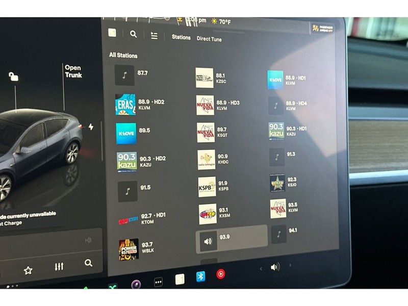 Tesla Model Y Vehicle Full-screen Gallery Image 21