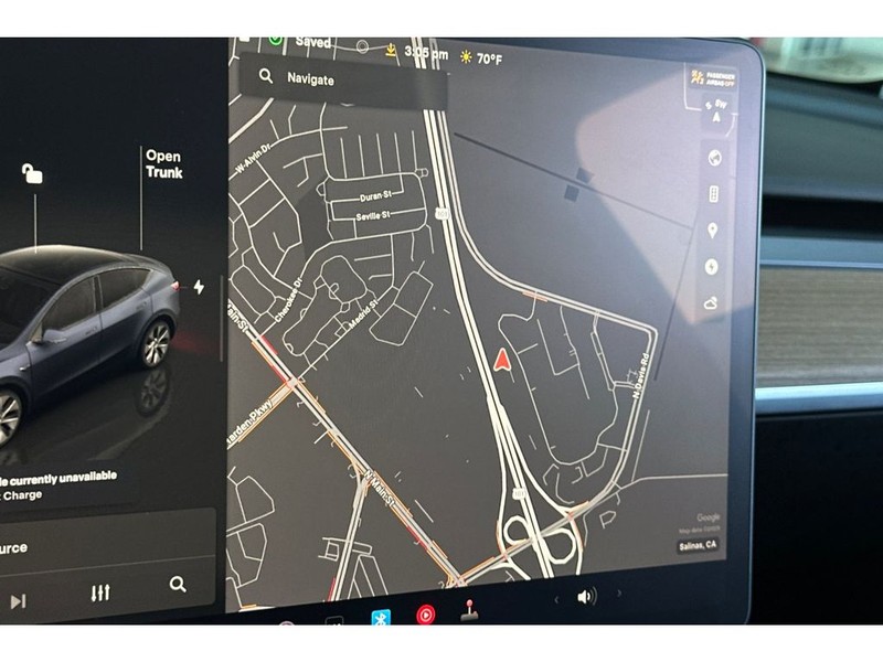 Tesla Model Y Vehicle Full-screen Gallery Image 22