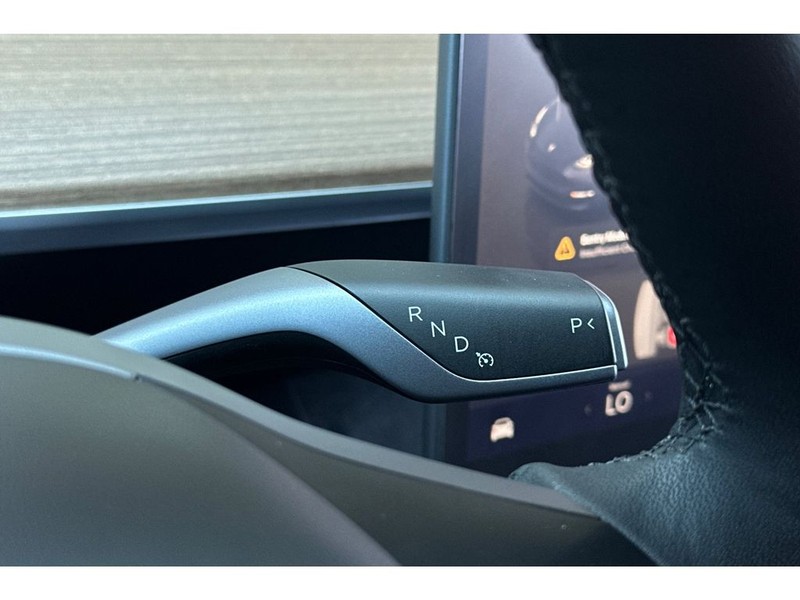 Tesla Model Y Vehicle Full-screen Gallery Image 25