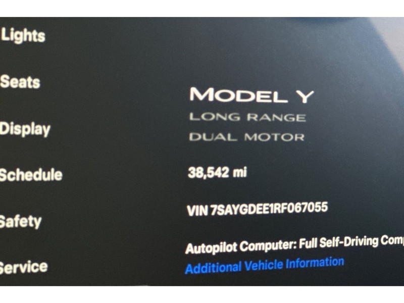 Tesla Model Y Vehicle Full-screen Gallery Image 30