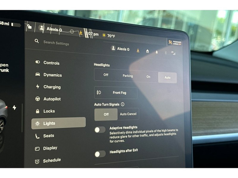 Tesla Model Y Vehicle Full-screen Gallery Image 31