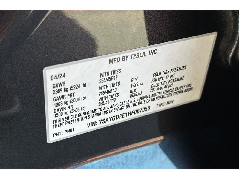 Tesla Model Y Vehicle Full-screen Gallery Image 35