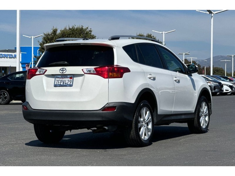 Toyota RAV4 Vehicle Full-screen Gallery Image 04