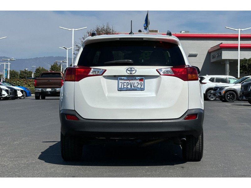 Toyota RAV4 Vehicle Full-screen Gallery Image 05