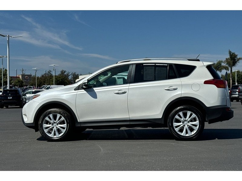Toyota RAV4 Vehicle Full-screen Gallery Image 07