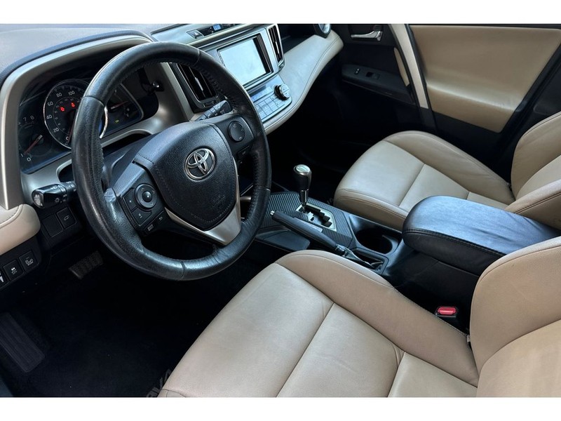 Toyota RAV4 Vehicle Full-screen Gallery Image 10