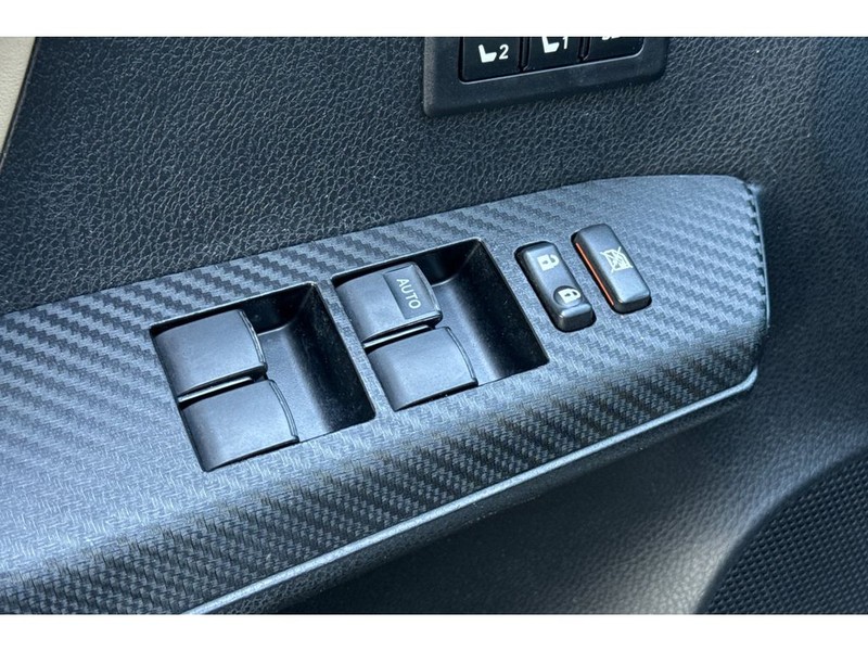 Toyota RAV4 Vehicle Full-screen Gallery Image 12