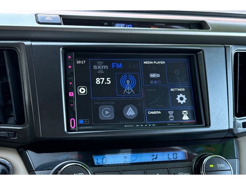 Toyota RAV4 Vehicle Full-screen Gallery Image 19