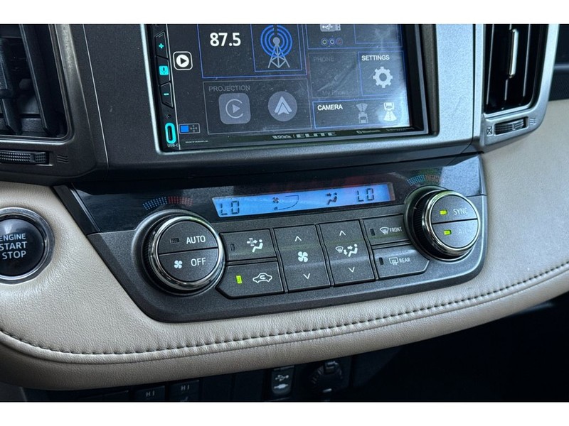 Toyota RAV4 Vehicle Full-screen Gallery Image 20