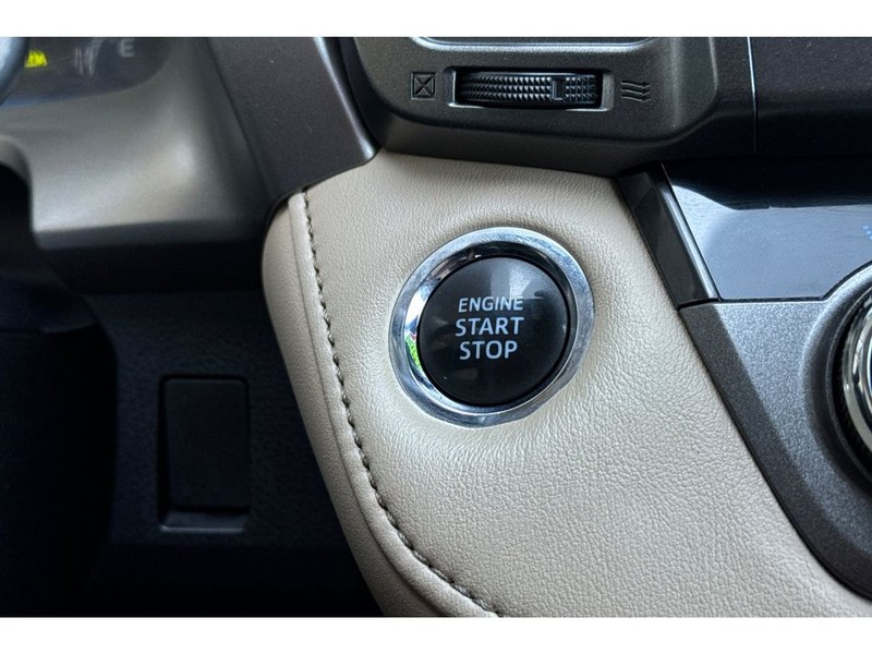 Toyota RAV4 Vehicle Full-screen Gallery Image 22
