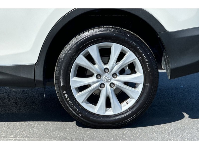 Toyota RAV4 Vehicle Full-screen Gallery Image 29