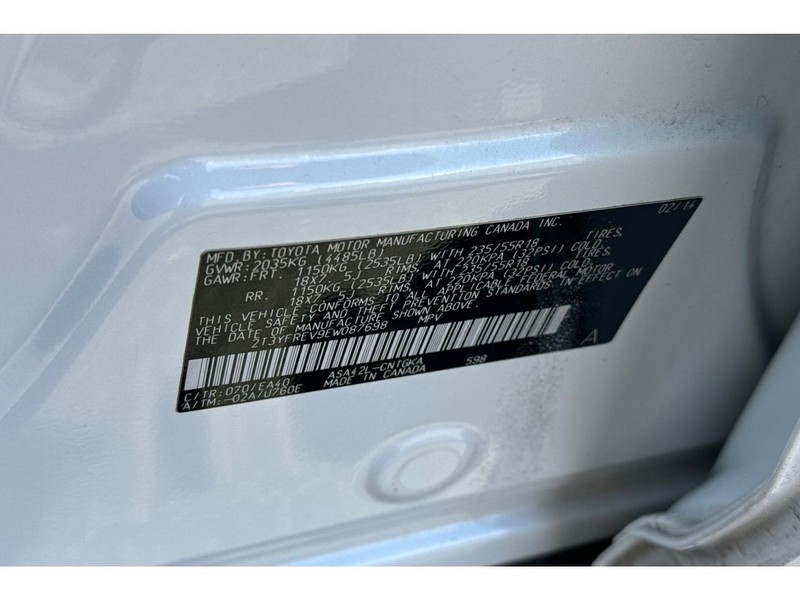 Toyota RAV4 Vehicle Full-screen Gallery Image 31