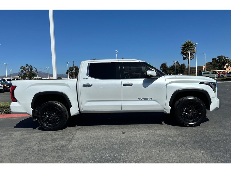 Toyota Tundra Vehicle Full-screen Gallery Image 03