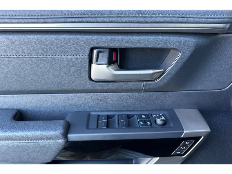 Toyota Tundra Vehicle Full-screen Gallery Image 11