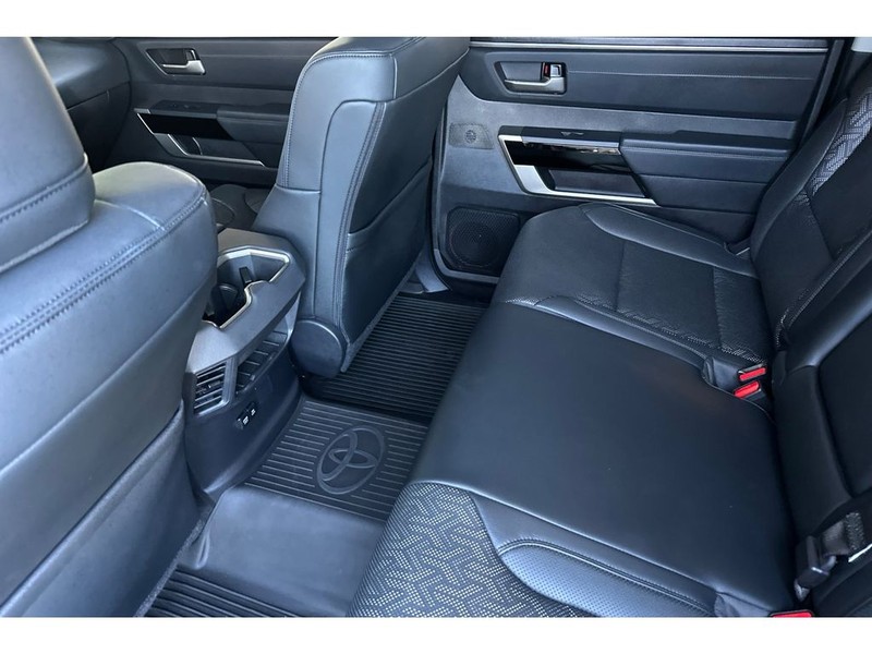 Toyota Tundra Vehicle Full-screen Gallery Image 13